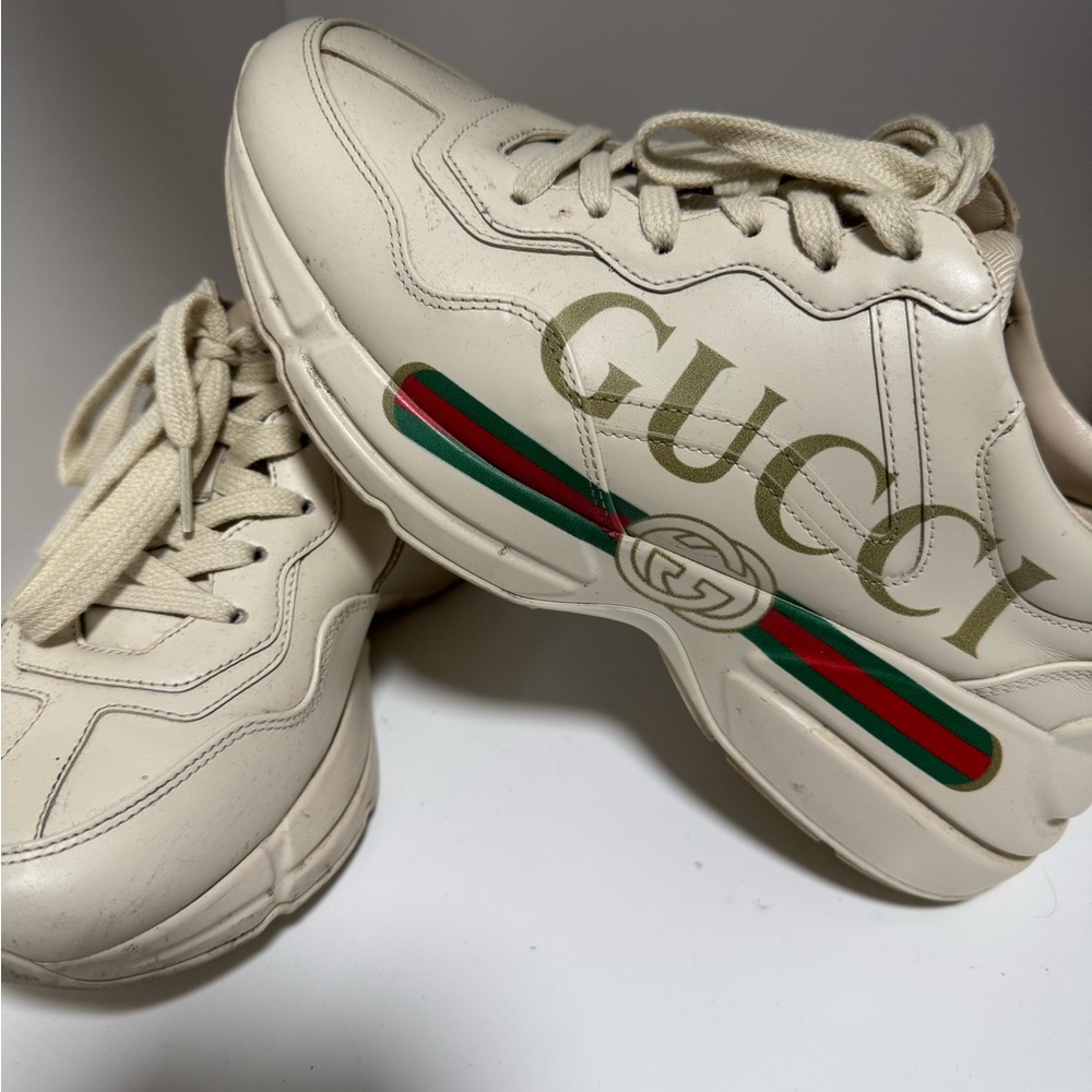 GUCCI WOMEN'S RHYTON SNEAKER WITH LOGO